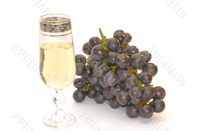 Glass  wine and bunch  grapes