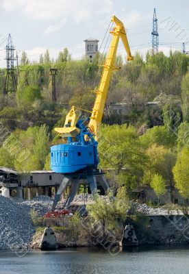 River port crane