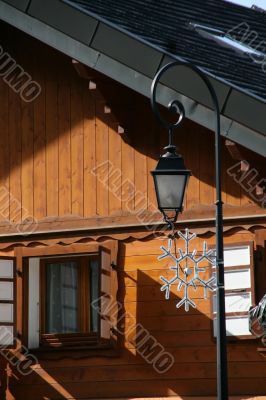 Street lamp & snowflake design