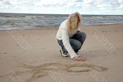 People_Woman_Sea_Sand 002