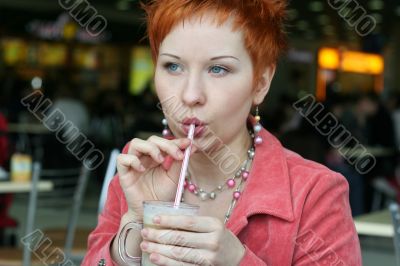 woman dreanking coffe in cafe and smiling happy
