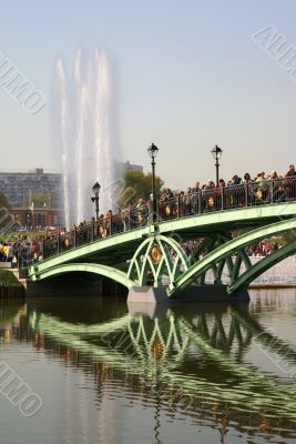 Bridge and dansint fountains