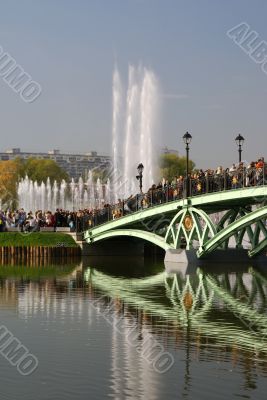 Bridge and dansint fountains