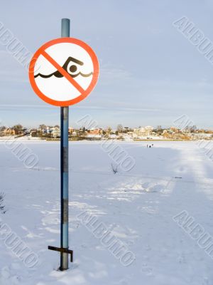 sign : no swimming