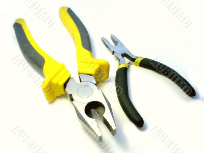 The big and small flat-nose pliers