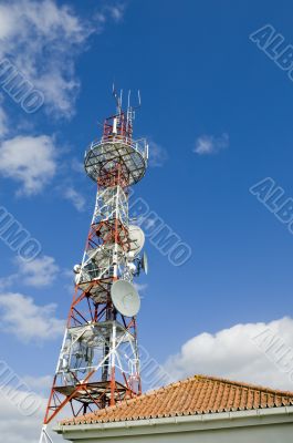 Communications tower