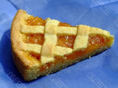 Apricot marmalade tart