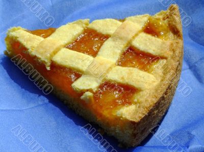 Apricot marmalade tart