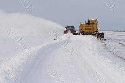 Cleaning of a snow