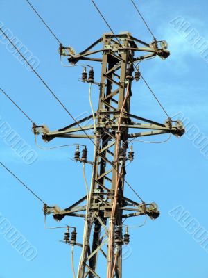 High voltage pylon