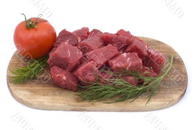 Raw beef with tomato and dill