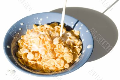 Milk and corn flakes
