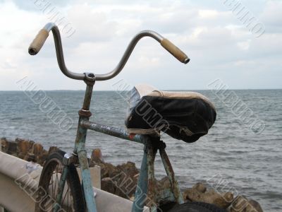 old rusty bike by the ocean
