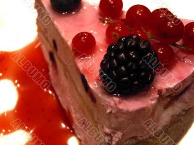 berries on cream pie