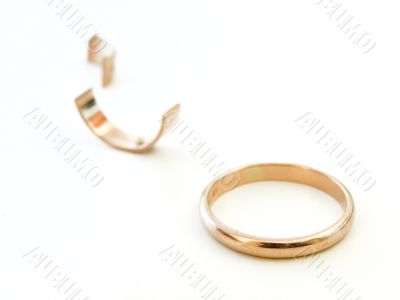 Broken ring