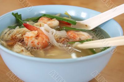 Chinese prawn noodle soup