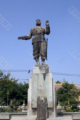 Statue Sisavang