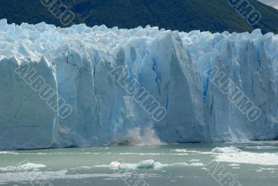 Collapse on the Perito Moreno Glacier in Patagonia, Argentina.