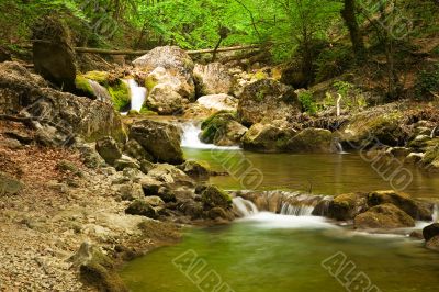 Triple cascade