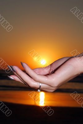 sun sunset on  hand