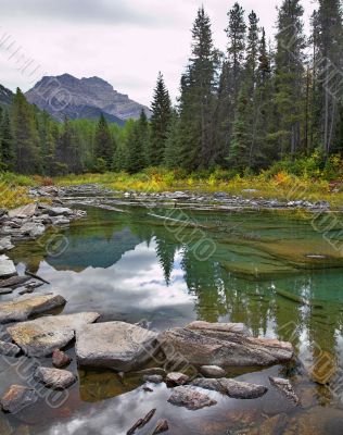 Superficial northern lake.