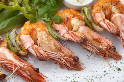 grilled shrimps with vegeables