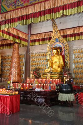 Golden buddha statue