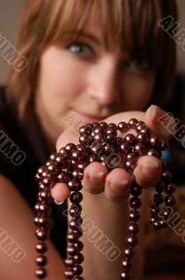 Holding pearls