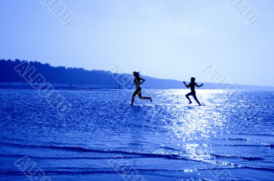 running girls in blue 2