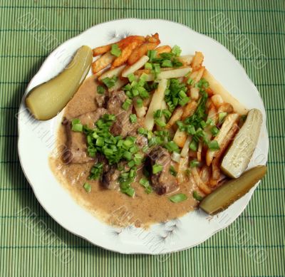 stewed beef liver with the potato of fri and bow