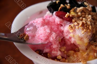 Shaved ice dessert