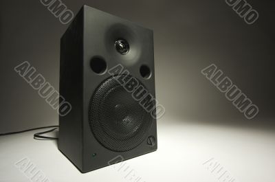 Abstract of Streo Speaker