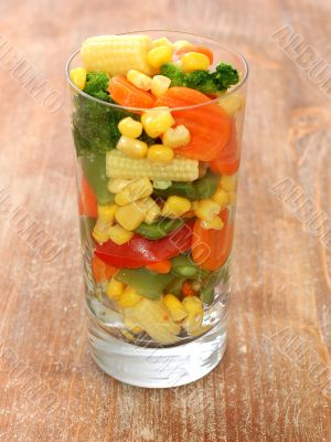 cooked carrots sweet corn and broccoli