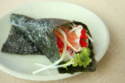 Temaki sushi