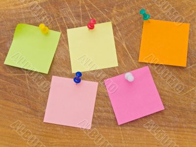 Stickers and notes at the drowing pins