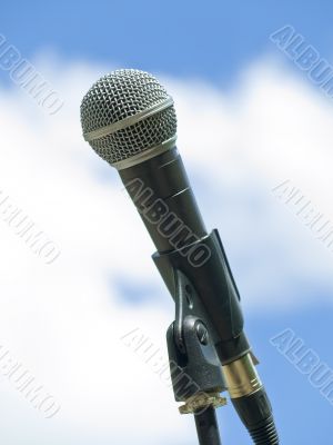 Single microphone