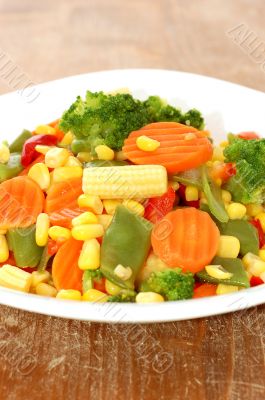 cooked carrots sweet corn and broccoli on plate