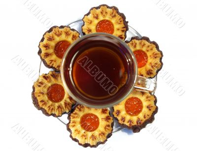 Cookies whith jelly and tea