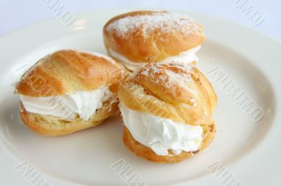 Cream puffs
