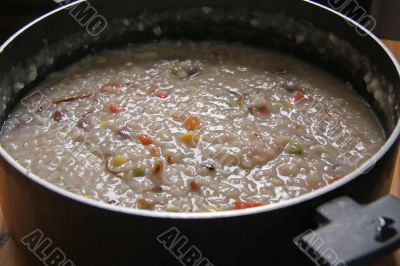 Porridge in pot