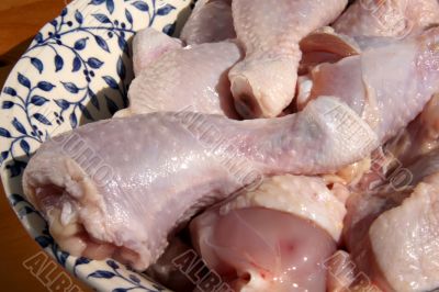 Raw chicken drumsticks
