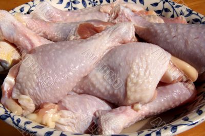 Raw chicken drumsticks