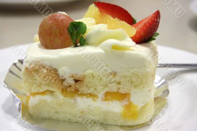 Cream cake