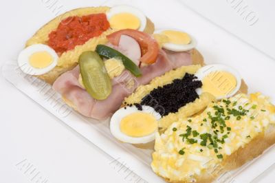 Garnished sandwiches