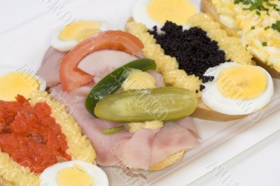 Garnished sandwiches