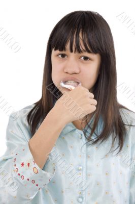 Girl cleans their teeth