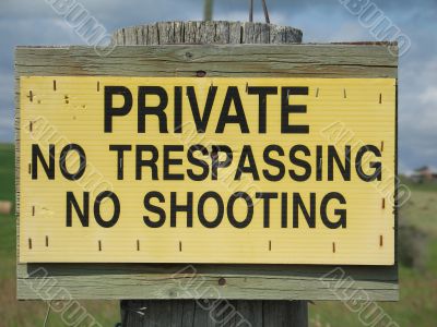 no trespassing sign