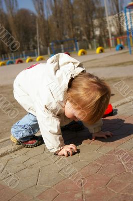 Girl plays on the street