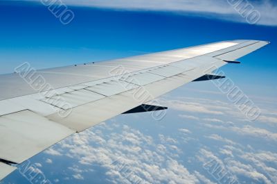 Airplane wing