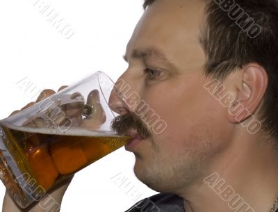 Men drinking beer